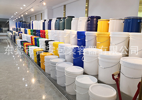 法国巨屌吉安容器一楼涂料桶、机油桶展区